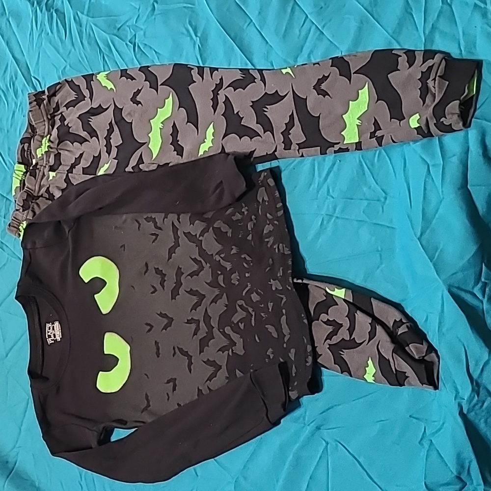 TheChildrens Place Glow In The Dark Bat PJ Set